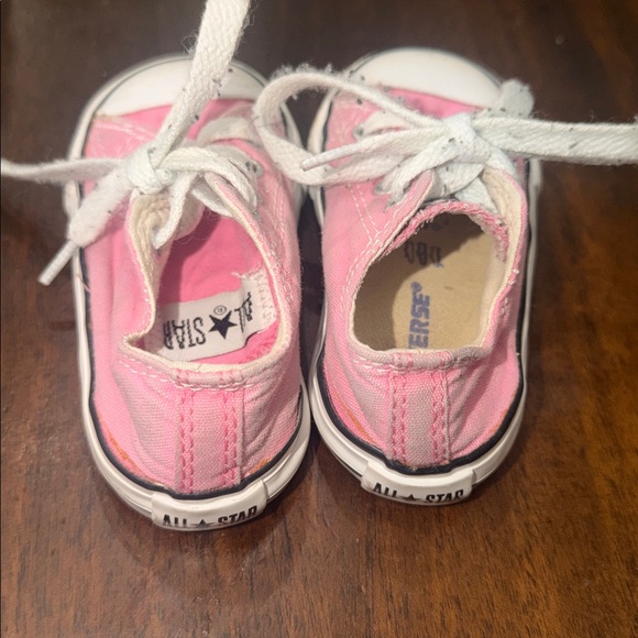 Pink Converse - Picture 3 of 4